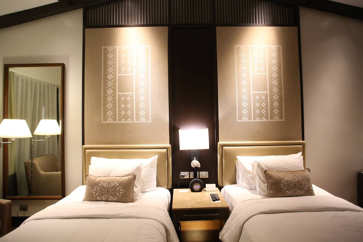 Phòng Suite Junior, 2 giường đơn | Bộ đồ giường cao c ấp, chăn bông, nệm Select Comfort, minibar 