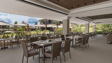 Daily buffet breakfast (PHP 1500 per person)