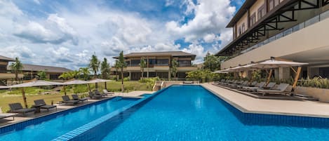 Hồ bơi ngoài trời, mở cửa từ 7:00 đến 19:00, dù/ô trên bãi biển/hồ bơi