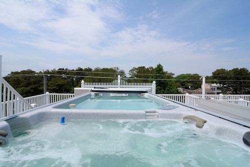 FALL 2026&2027 CALENDARS OPEN FOR BOOKING! ROOFTOP POOL & HOT TUB OPEN ALL YEAR!