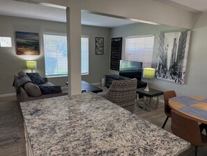 TV, video library - Beautifully Charming Redbrick Home (Phoenix)
