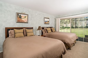 2 bedrooms, desk, WiFi, bed sheets