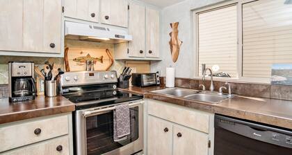 Fantastic 2 Bedroom Condo On Golf Course, Includes 2 Fishing Badges! Near Skiing