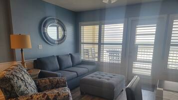 Smart TV, DVD player, stereo