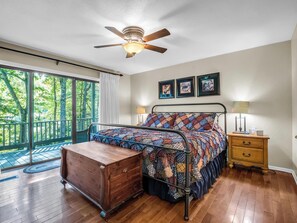 6 bedrooms, iron/ironing board, free WiFi, bed sheets