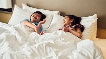 1 King Bed, Standard Room, Stay 2 Nights Pay 10% Off | 迷你吧、客房内保险箱、办公桌、熨斗/熨板