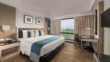 Minibar, in-room safe, desk, iron/ironing board