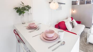 Estúdio | Opções para refeição no quarto
