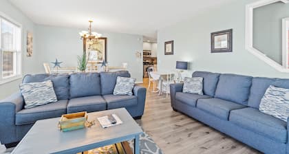 Oceanside/Private Beach Walkway no streets to cross-Sleeps 14, Upscale, Pool