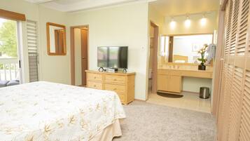 2 bedrooms, desk, iron/ironing board, travel crib