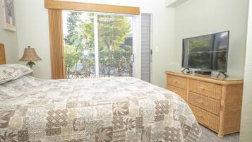 2 bedrooms, desk, iron/ironing board, travel crib