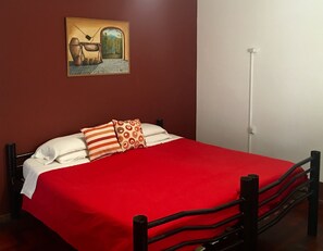 Classic Double or Twin Room, 2 Single Beds | In-room safe, soundproofing, iron/ironing board, free WiFi - Hostel Lagares (Mendoza)