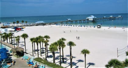 Fully renovated unit, heated pool, 10 minutes to Clearwater Beach ...