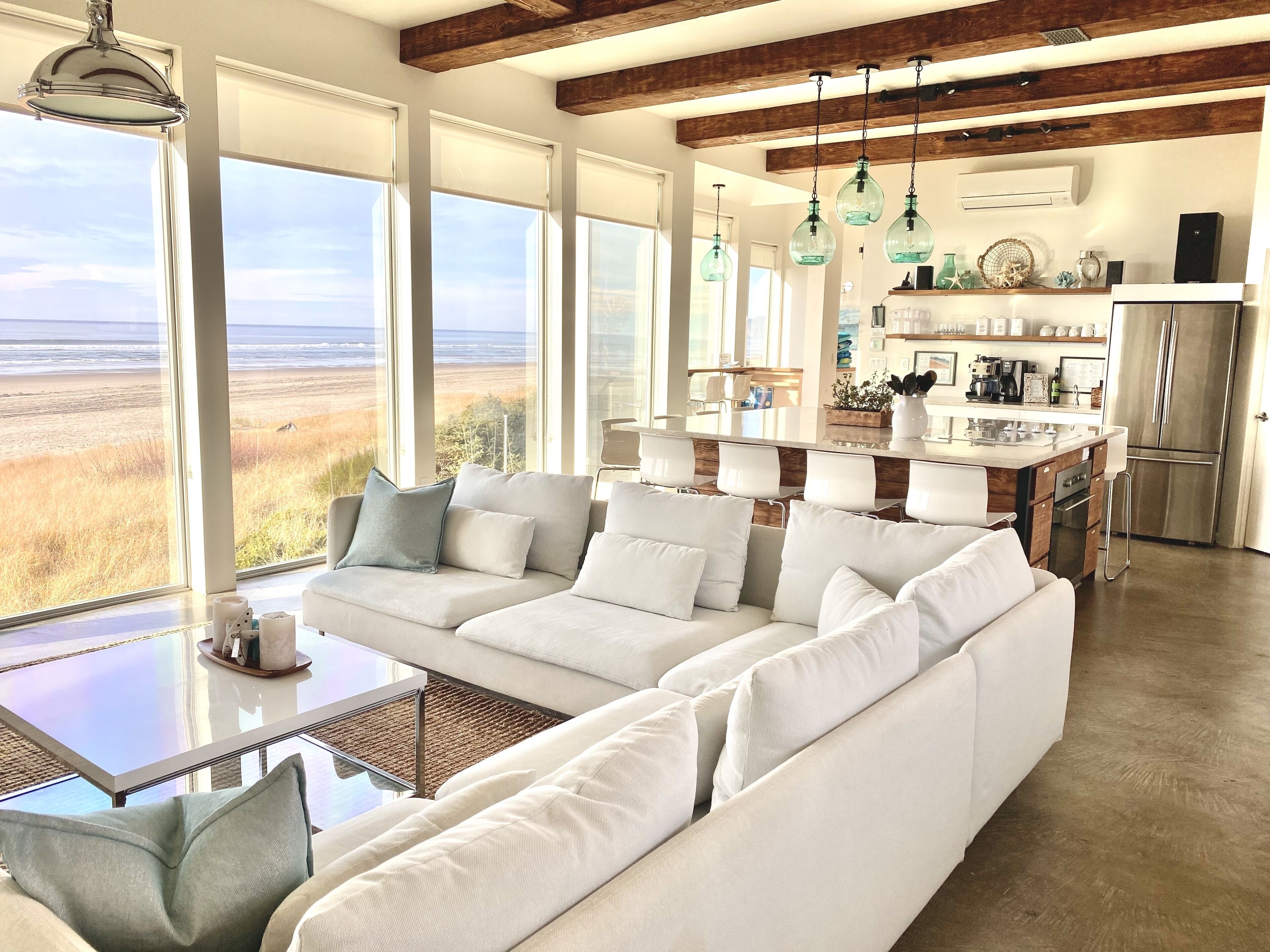 TV connectée, cheminée, jeux vidéo, lecteur de DVD