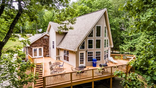 Smith Lake ,Off I65,Sleeps 25, Rocket Fiber Internet!  Deep Water, Pets Ok. 