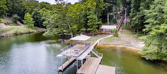 Smith Lake ,Off I65,Sleeps 25, Rocket Fiber Internet! Deep Water, Pets Ok.