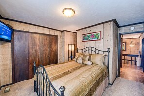 3 bedrooms, iron/ironing board, travel crib, free WiFi