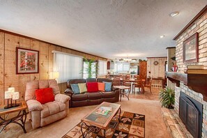 Smart TV, fireplace, DVD player
