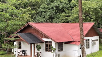 Ylelliset vuodevaatteet, memory foam -patjalliset sängyt