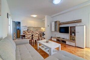 Flat-screen TV, fireplace - Spacious apt with terrace and beautiful sea view (Senj)