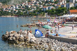 Beach nearby - Spacious apt with terrace and beautiful sea view (Senj)