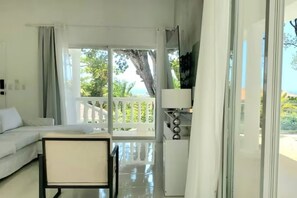 4 habitaciones, tabla de planchar con plancha, wifi y ropa de cama