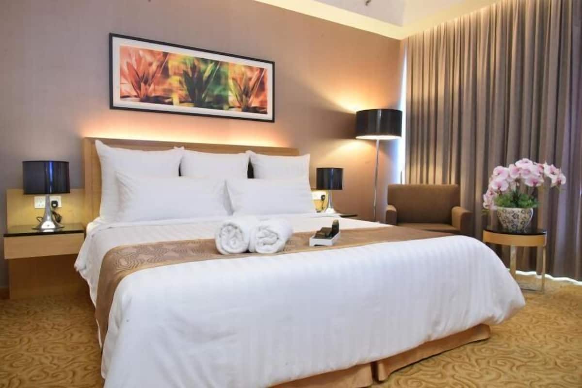 Minibar, in-room safe, desk, soundproofing
