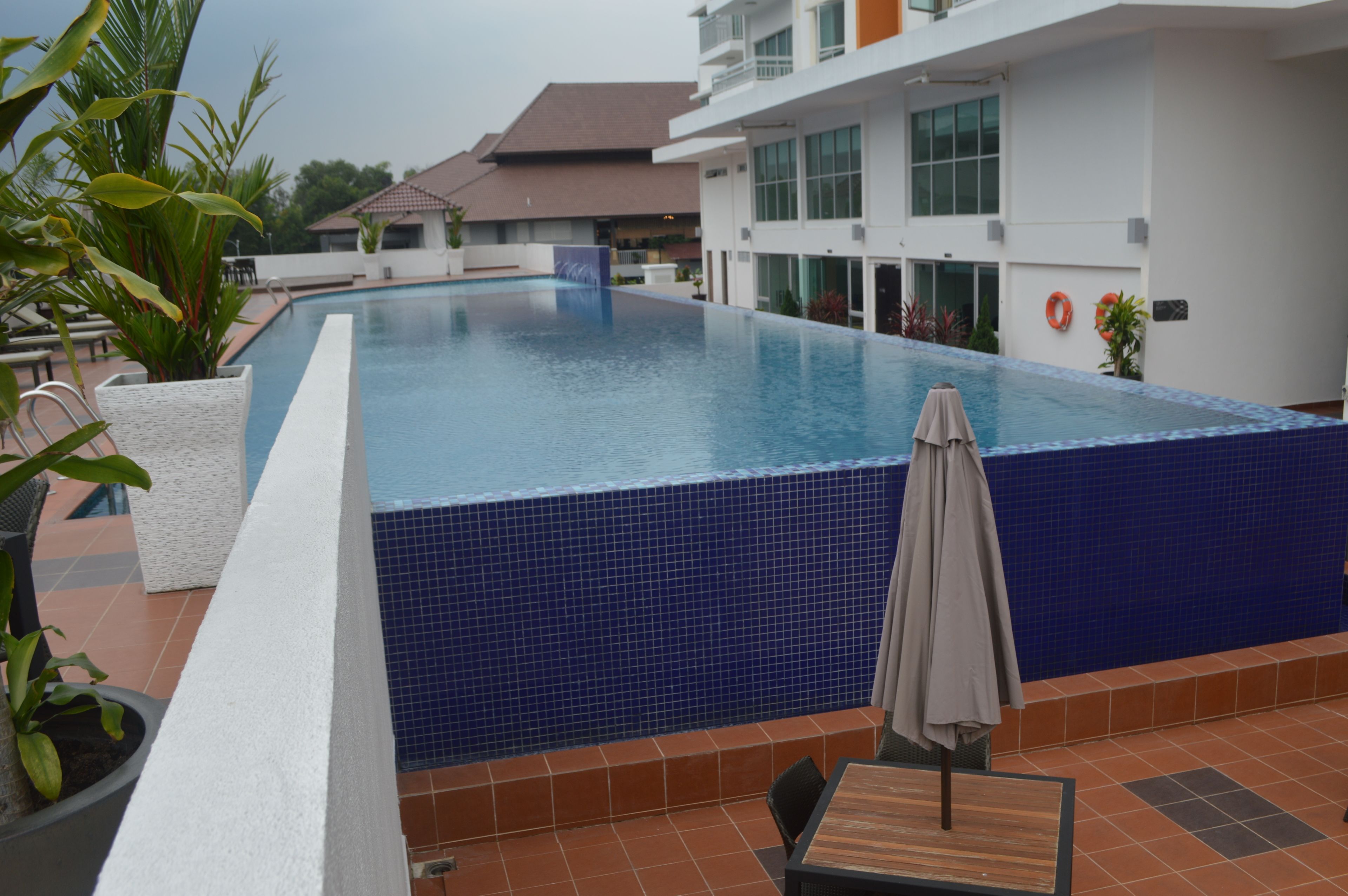 indoor pool, 2 outdoor pools