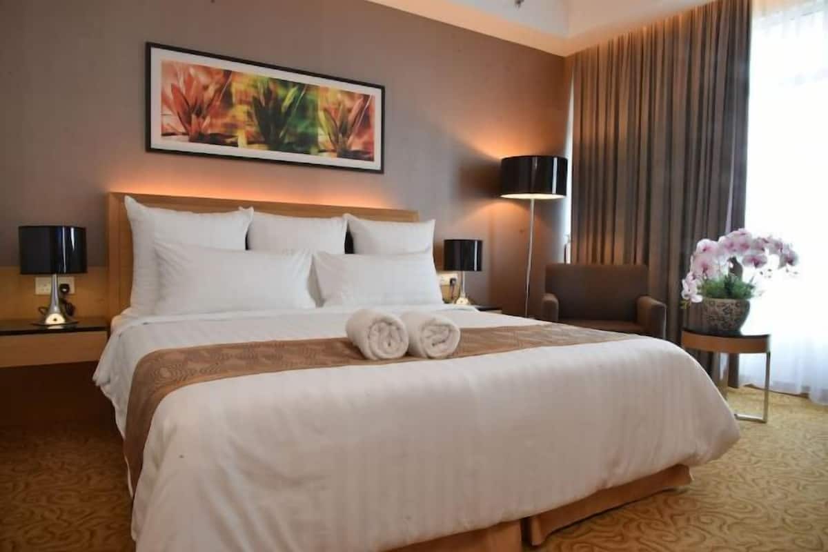 Minibar, in-room safe, desk, soundproofing