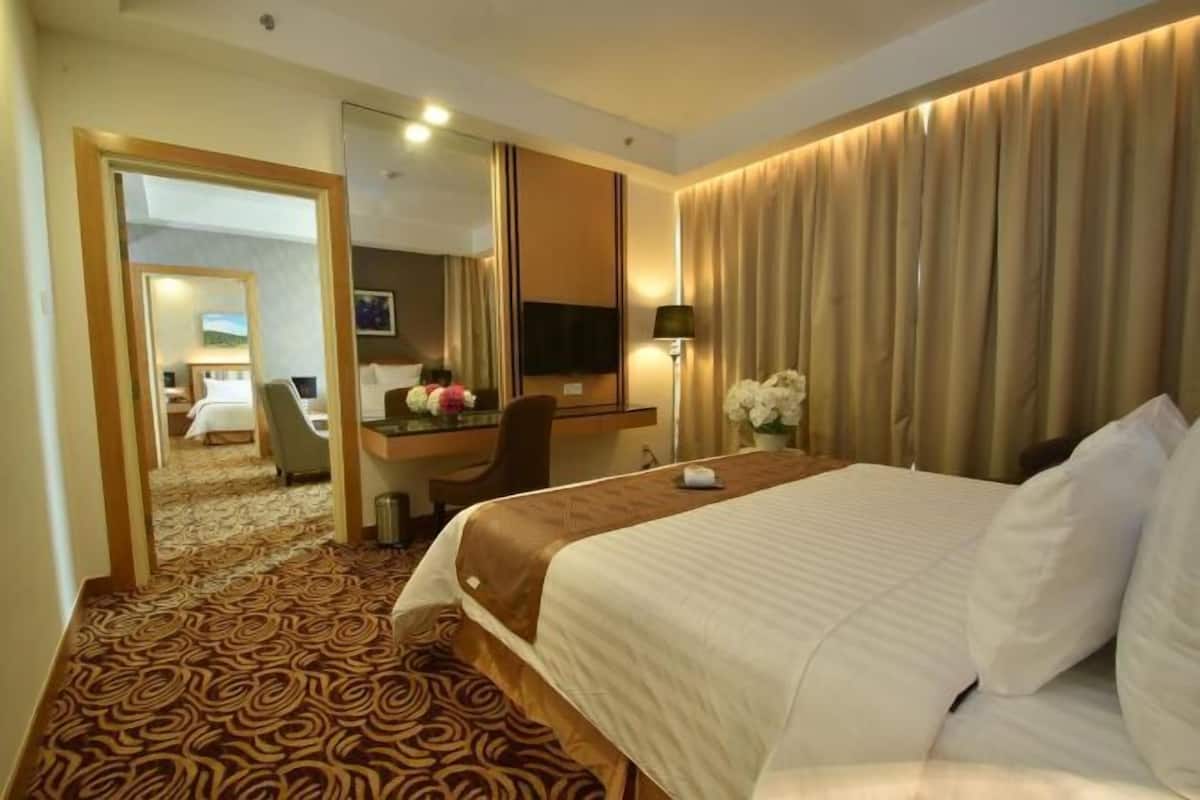 Minibar, in-room safe, desk, soundproofing
