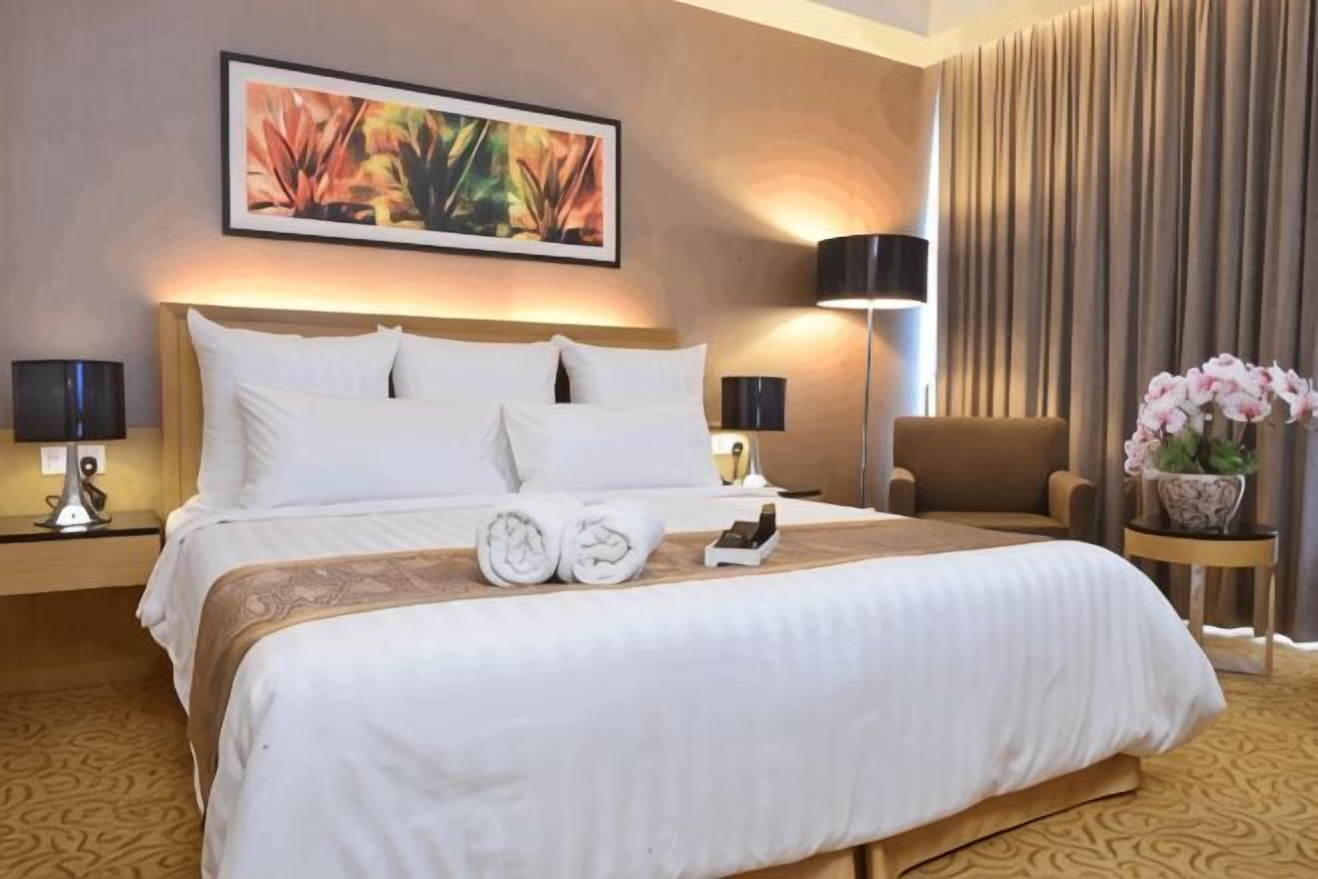Minibar, in-room safe, desk, soundproofing