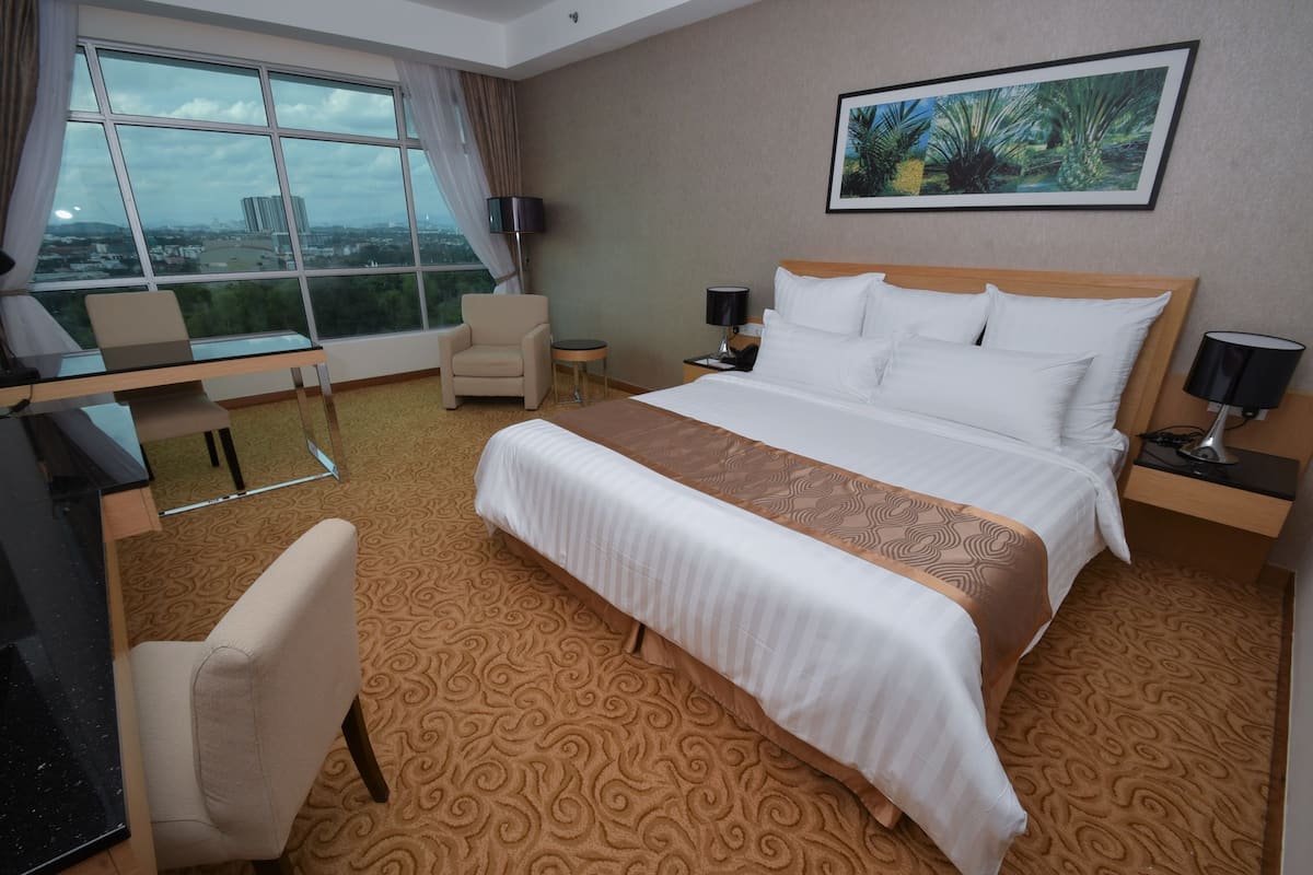 Minibar, in-room safe, desk, soundproofing