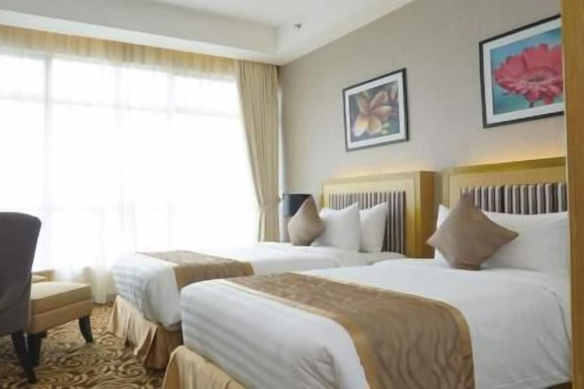 Minibar, in-room safe, desk, soundproofing