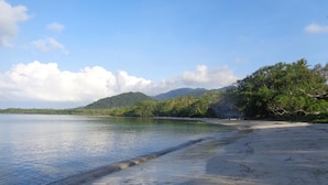 A beach with calm waters, a sandy shore, and lush greenery in the background. - Malekula Holiday Villas (Lakatoro)