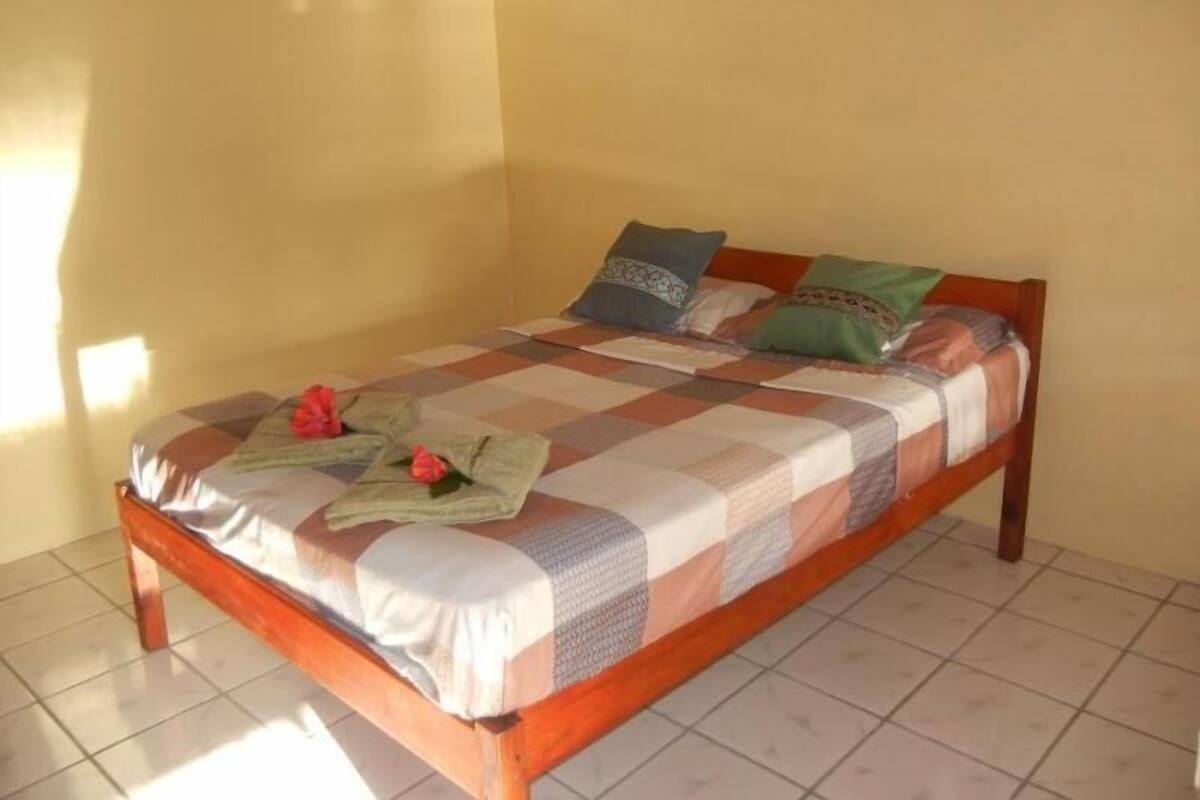 Deluxe Studio | Premium bedding, in-room safe, desk, laptop workspace