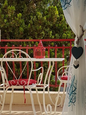 Outdoor dining - Alghero a few steps from the sea, terrace overlooking Capo Caccia (Alghero)