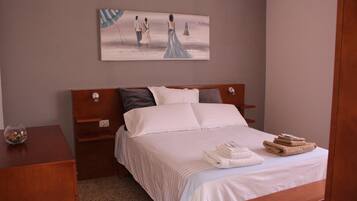 2 bedrooms, iron/ironing board, travel cot, free WiFi