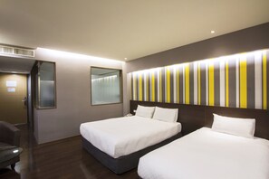 Comfort Triple Room, 1 Bedroom | Blackout curtains, free WiFi, bed sheets - VIP Hotel (Taipei)