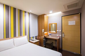 Run of house (Bed/Room type will be assigned upon check in, no lift, self-carry luggage) | Cortinas blackout, wifi gratis y ropa de cama 