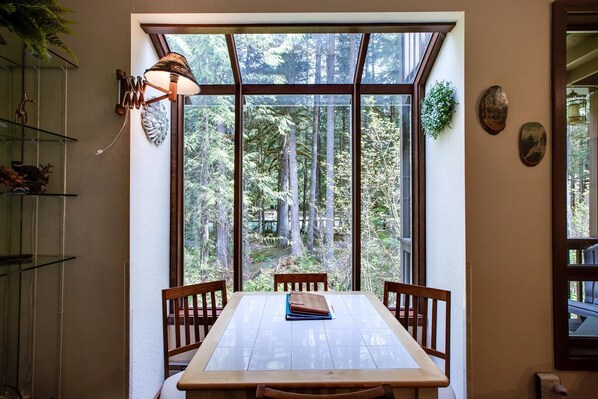 Condo, 1 Bedroom | Dining - 28sw - Fireplace - Dishwasher - Washer/dryer - Sleeps 4 1 Bedroom Home by RedAwning (Deming)