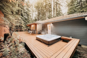 Cabin, 3 Bedrooms | Outdoor spa tub - 29sl - Hot Tub - Sauna - Bbq - Shuffle Board - Sleeps 11 3 Bedroom Home by Redawning (Deming)