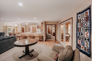 Cabin, 3 Bedrooms | Interior - 29sl - Hot Tub - Sauna - Bbq - Shuffle Board - Sleeps 11 3 Bedroom Home by Redawning (Deming)