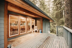 Cabin, 3 Bedrooms | Property grounds
