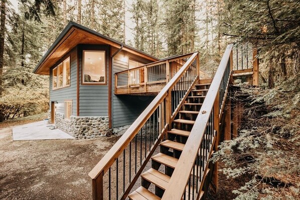 Cabin, 3 Bedrooms | Exterior - 29sl - Hot Tub - Sauna - Bbq - Shuffle Board - Sleeps 11 3 Bedroom Home by Redawning (Deming)