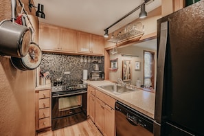 Apartment, 3 Schlafzimmer | Eigene Küche | Kühlschrank, Wasserkocher mit Kaffee-/Teezubehör, Toaster