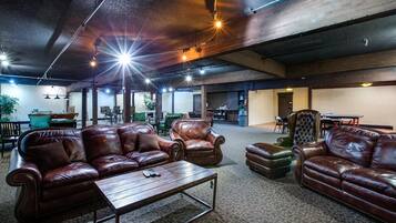 Studio | Living area | TV