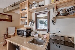 Condo, 1 Bedroom | Private kitchen