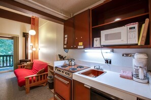 Condo, 1 Bedroom | Private kitchen