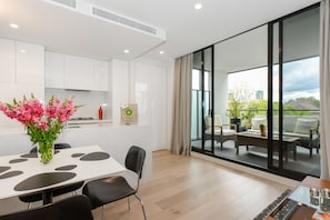 Apartment, 1 Bedroom | In-room dining