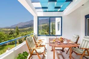 Outdoor dining - Villa Anemos in Lefkogia near Plakias (Agios Vasileios)